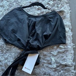 BNWT lulu it’s a tie crop black sz 10